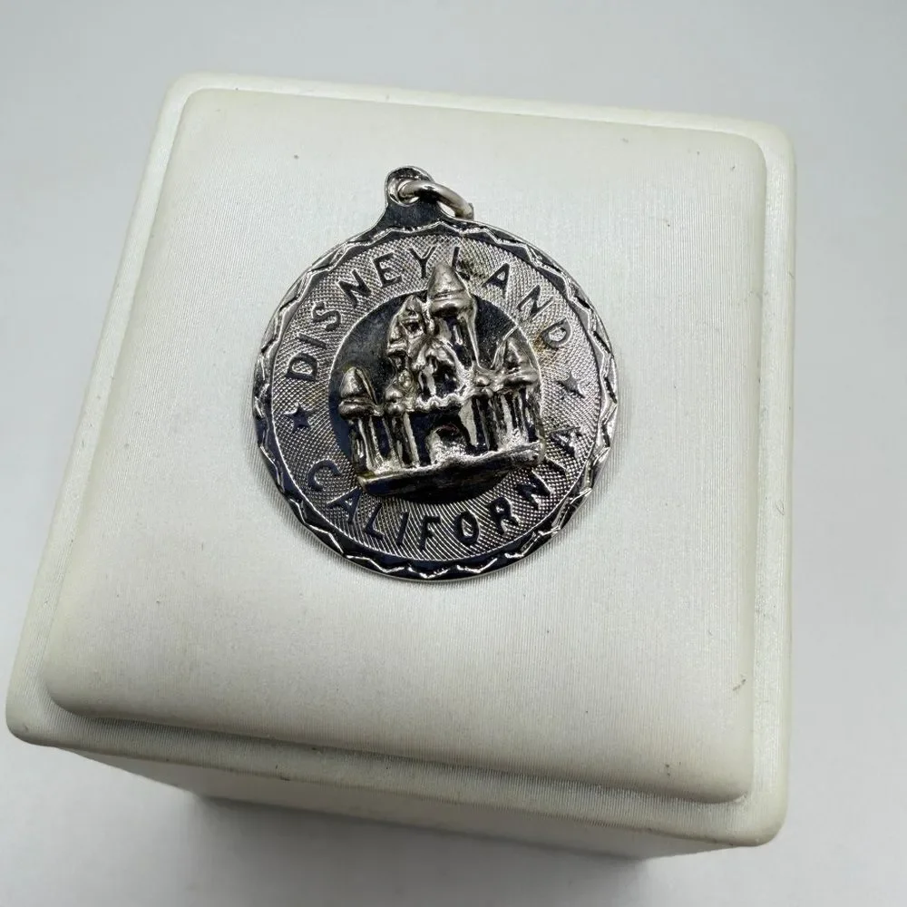 VTG 925 PLATED Disneyland California sterling silver charm/pendant w/ 3D castle!